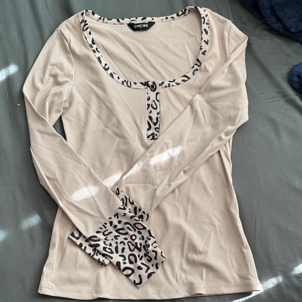 Chic Beige Leopard Accent Long Sleeve Top